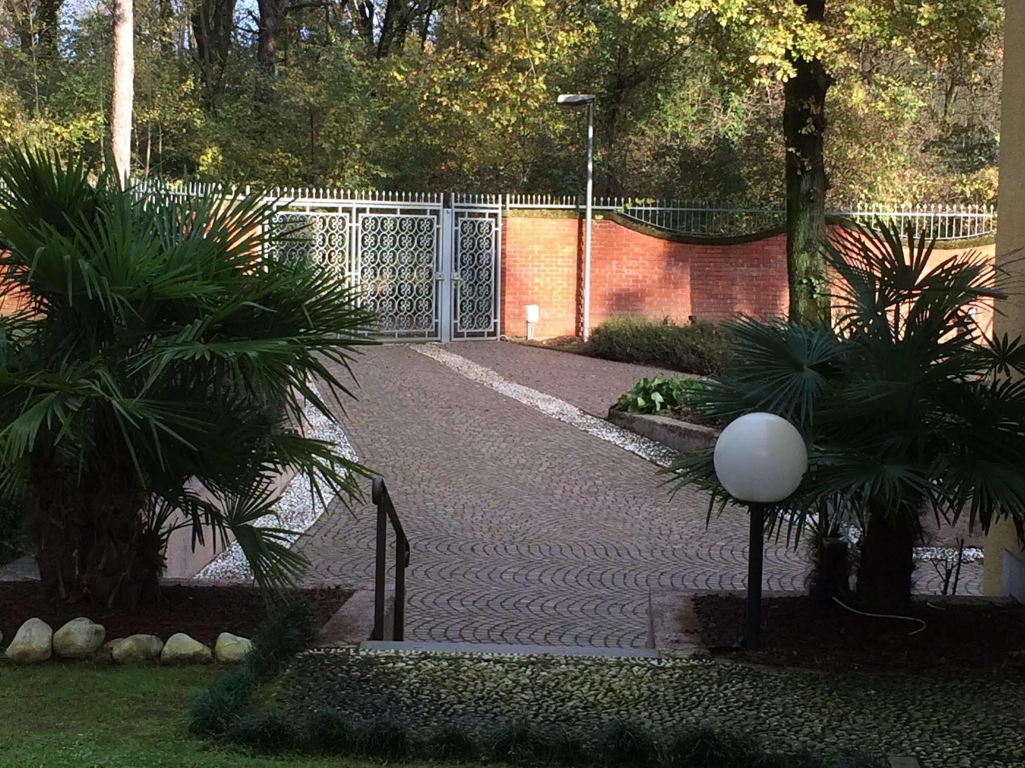 Bed and Breakfast Bed&Garden Cesate Екстер'єр фото